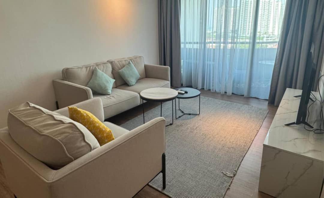 Century Bay Private Residences Apartemen